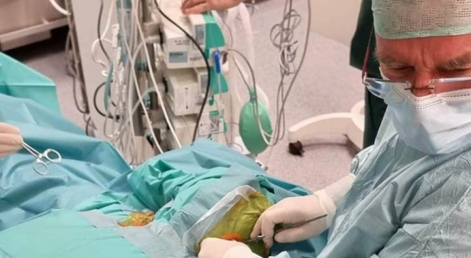 Pierwszy w Małopolsce zabieg implantacji wszczepienia stentgraftu z odnogami do gałęzi łuku aorty