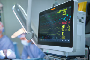 Szpital uruchamia kardiochirurgię bez kontraktu. Rzeczniczka oddziału NFZ tłumaczy: na zabiegi nie ma kolejek