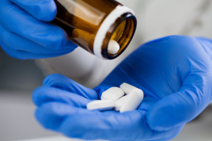 Naukowcy opracowali nowy antybiotyk. Prawdopodobnie zwalcza superbakterie