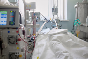 Mniejsze ryzyko zawału i udaru po szczepionce na COVID-19 u zakażonych wirusem