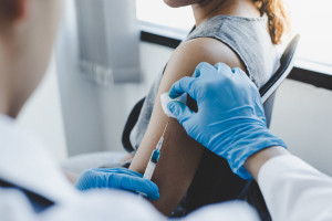 MZ: 1 czerwca ruszą darmowe szczepienia przeciw wirusowi HPV dla dzieci