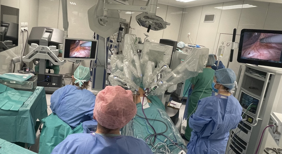 Lekarze wykonali pierwsze w Polsce operacje z użyciem robota chirurgicznego u dzieci