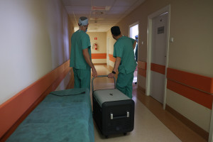 Lekarze z Ukrainy pomagają łatać luki kadrowe. "To nie rozwiązuje problemów szpitali"