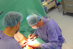 Lekarze wykonali rekonstrukcję powłok jamy brzusznej u 12-latka z zespołem suszonej śliwki