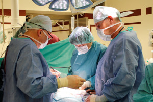 Pionierska operacja u dziewczynki z nowotworem jelita grubego w wyrostku robaczkowym