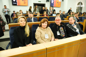 Senat RP: konferencja o zdrowiu psychicznym dzieci i młodzieży. Wojciechowska: prowadzimy badanie