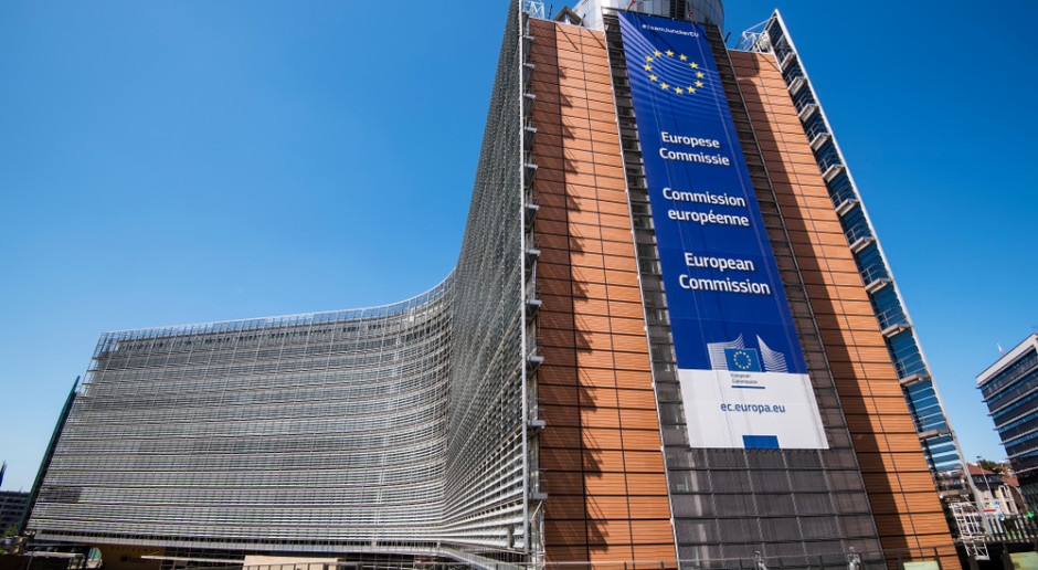 Komisja Europejska wydłuża czas certyfikacji wyrobów medycznych. To zapobiegnie niedoborom?