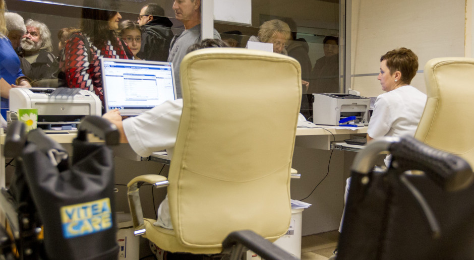 Ponad tysiąc placówek POZ zgłosiło się do opieki koordynowanej Fot. Andrzej Grygiel/PAP Mniej diagnostyki w szpitalach, więcej w poradniach. POZ i AOS będą konkurencją dla szpitali?