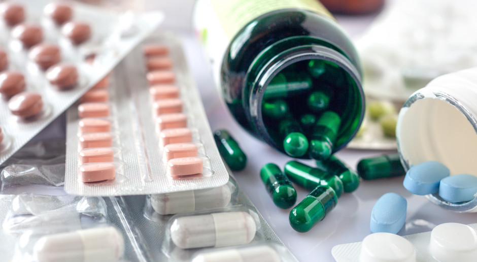 Kiedy zwiększa się ryzyko powikłań przy leczeniu inhibitorami JAK? Fot. Adobestock Leki na przewlekłe choroby zapalne i ryzyko wystąpienia poważnych powikłań. Są zalecenia