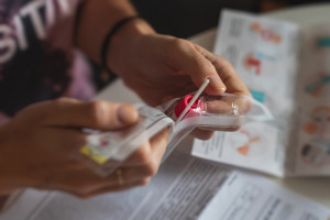 COVID-19 może sprzyjać rozwojowi długotrwałych zaburzeń żołądkowych