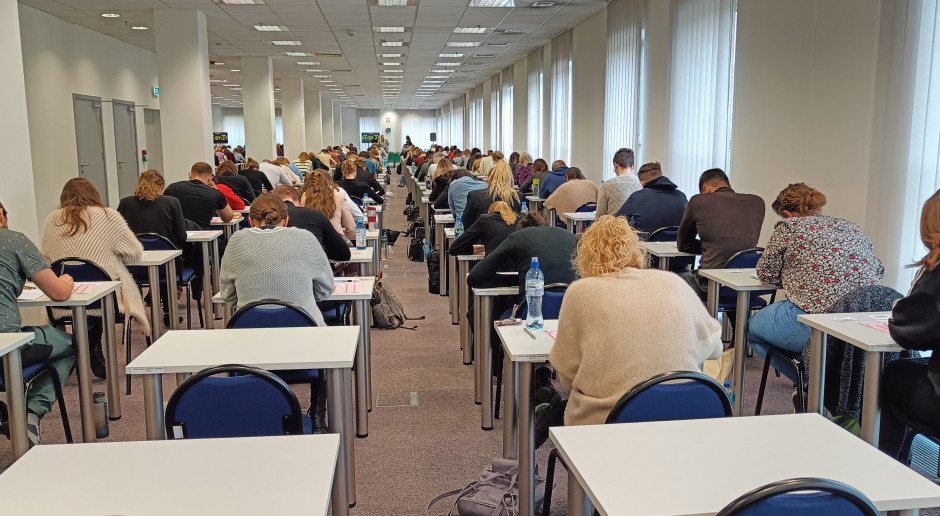 Lekarski Egzamin Końcowy. Czy dobrze weryfikuje wiedzę studenta? Fot. Centrum Egzaminów Medycznych Uczelnie niemedyczne chwalą się wynikami LEK-u. A dyskusja o jakości egzaminu trwa