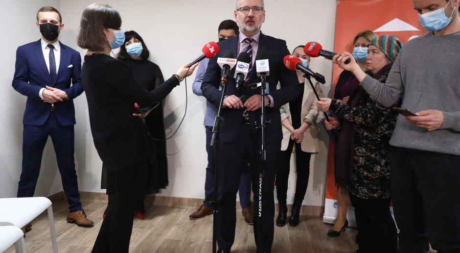 Minister zdrowia Adam Niedzielski Fot. PAP/Tomasz Gzell Minister Niedzielski: nie możemy mówić o odejściu od stanu zagrożenia epidemicznego