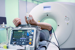 Kardiolodzy chcą wykonywać zadania radiologów i anestezjologów. 