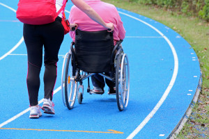 NIK sprawdził realizację programu zapewnienia asystentów dla osób niepełnosprawnych