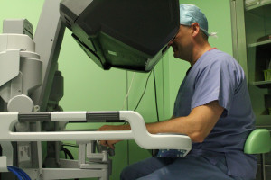 W szpitalu w Gorzowie w rok wykonano 255 operacji z użyciem robota. 