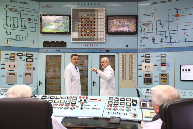 Kilka lat temu reaktor, który można turystyczne zwiedzać, oglądał prezydent Andrzej Duda. Fot. PAP/Leszek Szymański