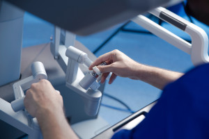 Dr. hab. n. med. Paweł Łęgosz: potrzebna jest regulacja w.s. operacji przy pomocy robotów