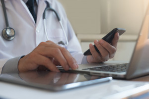Trwa testowanie modeli telemedycznych w kilku dziedzinach. Udział bierze sześc podmiotów