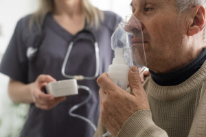 2 maja Światowy Dzień Astmy. "Pacjenci przychodzą na wizytę z całymi torbami leków"