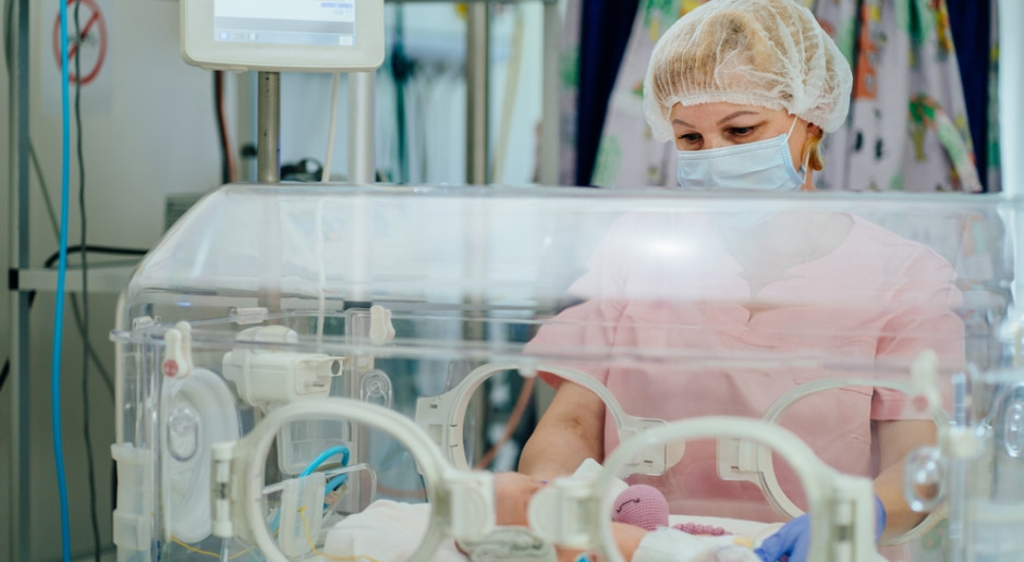 Dziecko wymagało natychmiastowej reanimacji i został przewieziony na oddział intensywnej terapii. Fot. Shutterstock Tuż po porodzie dziecko trafiło na OIOM. Rzecznik Praw Pacjenta w sprawie zaniedbań szpitala