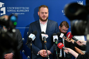 Wałęsa pyta o powołanie Cieszyńskiego na ministra cyfryzacji. Wraca sprawa respiratorów