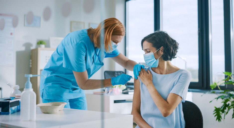NOP-y należy zgłosić swojemu lekarzowi. Fot. Shutterstock NOP. Kiedy możemy o nich mówić? Najważniejsze informacje o skutkach szczepień