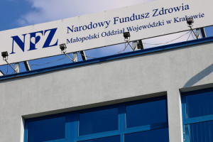 Operacje usunięcia zaćmy na NFZ w trzech nowych małopolskich placówkach. To już łącznie 25