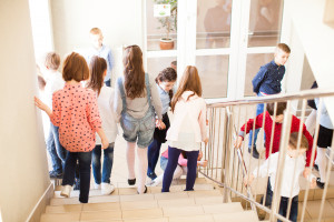 Zamknięcie szkół nie spowodowało ograniczenia COVID-19. Opublikowano raport z krajów skandynawskich