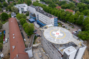 Lądowisko dla śmigłowców gotowe. Szpital w nowym budynku przyjmie pacjentów jesienią