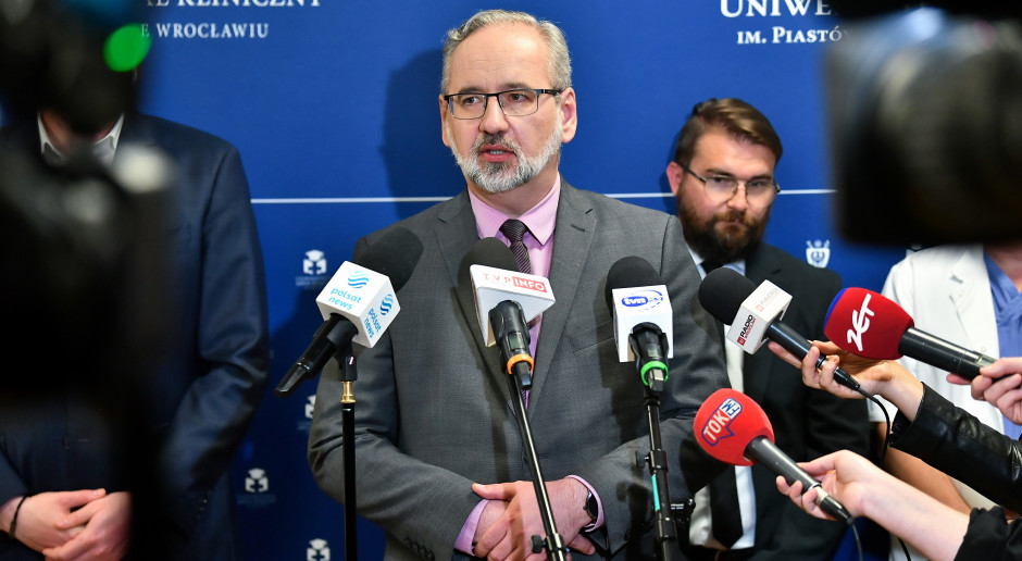 Od 22 maja w ośrodkach onkologicznych pacjentom będą pomagać specjalni koordynatorzy. Fot. PAP/Maciej Kulczyński Od dziś pacjentom onkologicznym mają pomagać specjalni koordynatorzy. MZ: ich rolą jest prowadzenie "za rękę"