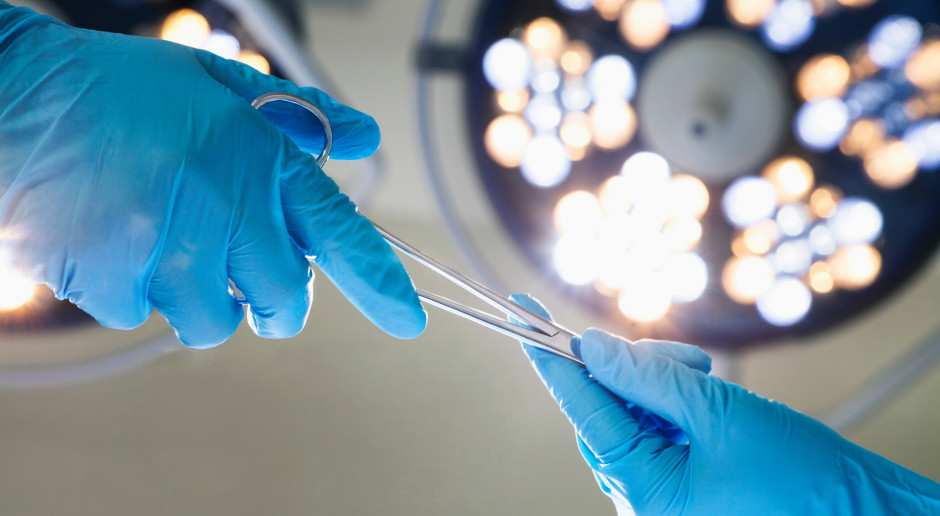 W WUM przeprowadzono operację prenatalną techniką fetoskopową. Fot. AdobeStock Prenatalna operacja rozszczepu kręgosłupa techniką fetoskopową w asyście laparotomii w UCZKiN