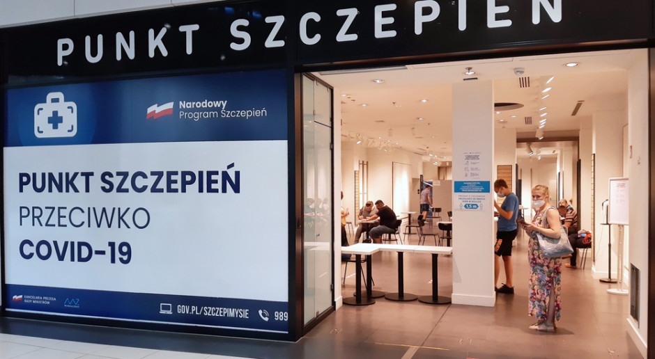 W ostatnim czasie Komisja Europejska zawarła umowę z Hipra Human Health, S.L.U., jednak z uwagi na aktualną sytuację epidemiczną podjęto decyzję, że Rzeczpospolita Polska nie przystąpi do tej umowy - pisze wiceminister Kraska. Fot. Shutterstock Polska nie przystąpi do umowy KE na szczepionki przeciw COVID-19 z nową firmą