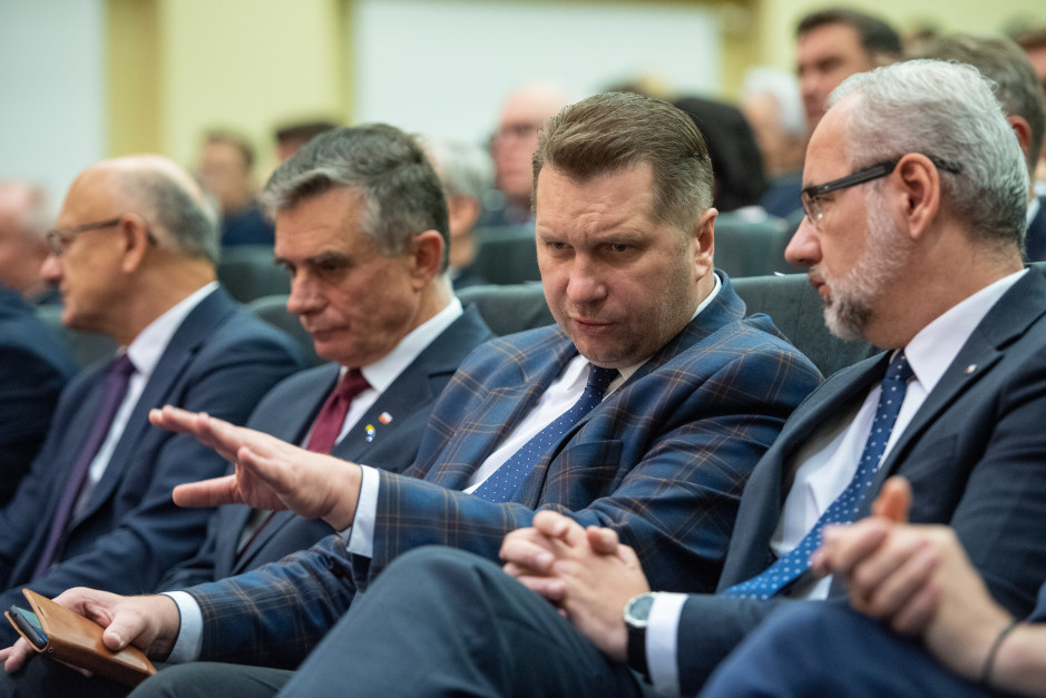 Przemysław Czarnek i Adam Niedzielski podczas uroczystej inauguracji roku akademickiego 2022/23 na Uniwersytecie Medycznym w Lublinie. 