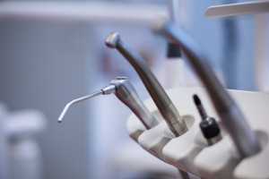 Dentyści mówią "dość" i wieszczą paraliż stomatologii na NFZ. "Nie będziemy dłużej kredytować Funduszu"
