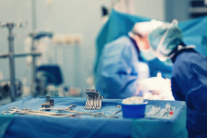Zespół ortopedów wykonał pierwsze operacje wielowięzadłowych uszkodzeń stawu kolanowego