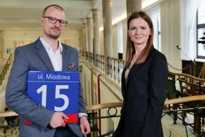Oglądaj wszystkie odcinki programu wyborczego "Miodowa 15"