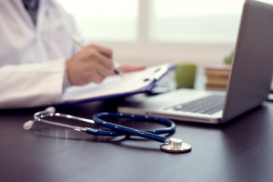Psychiatrzy wciąż mają problem z wystawianiem e-recept. PTP chce zawieszenia przepisów