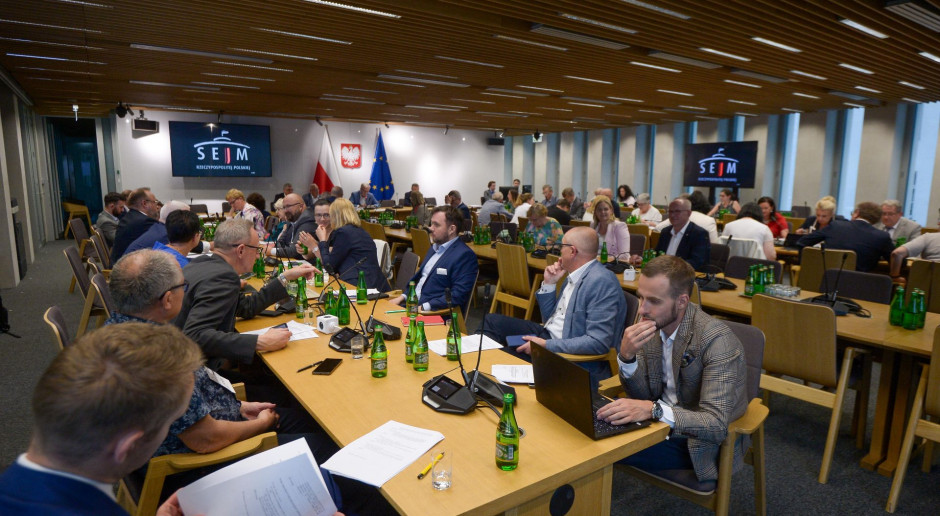 Sejmowe komisje przeciwne zmianom wprowadzonym przez Senat do nowelizacji AdA