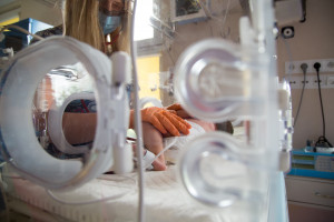 Sprzęt medyczny za ok. 90 tys. zł trafi do Ukrainy. Wspomoże walkę o życie noworodków
