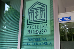 Naczelna Rada Lekarska popiera postulaty protestu lekarzy