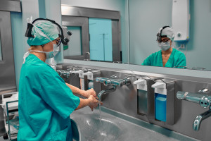 Legnica: Wykryto bakterie legionelli w kranie w remontowanej części szpitala