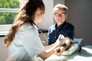 Sukces badania klinicznego: nowy lek skutecznie obniżył 