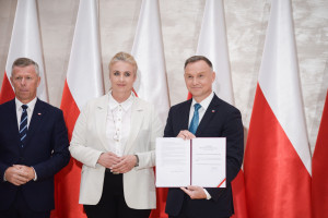 Prezydent Andrzej Duda w CMKP podpisał ustawę o szczególnej opiece geriatrycznej