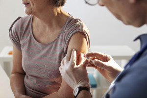 Eksperci: najlepiej szczepić się przeciwko grypie w okresie od października do stycznia