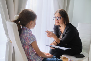 Dolnośląskie: 2,4 mln zł na zapobieganie depresji u uczniów. Będą darmowe spotkania z psychologiem