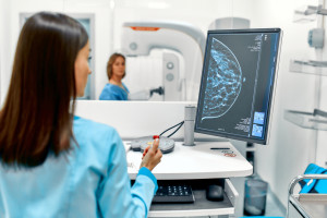 Sztuczna inteligencja wspomaga radiologa w wykrywaniu raka piersi
