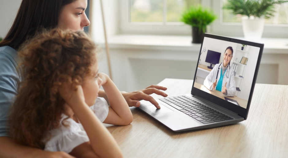 CeZ sprawdza zadowolenie z kontaktu. Fot. Shutterstock Centrum e-Zdrowia bada satysfakcję. Można spodziewać się telefonu