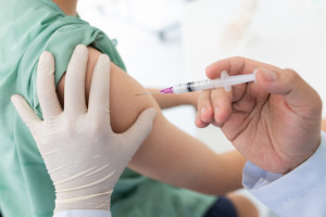 Koronawirus. EMA rekomenduje nową szczepionkę. 