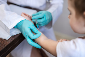 NFZ zachęca rodziców do szczepienia dzieci przeciwko HPV