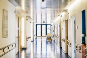 Wiceprezes Naczelnej Rady Lekarskiej: ustawa nie poprawi jakości w szpitalach. Przypomina o no-fault